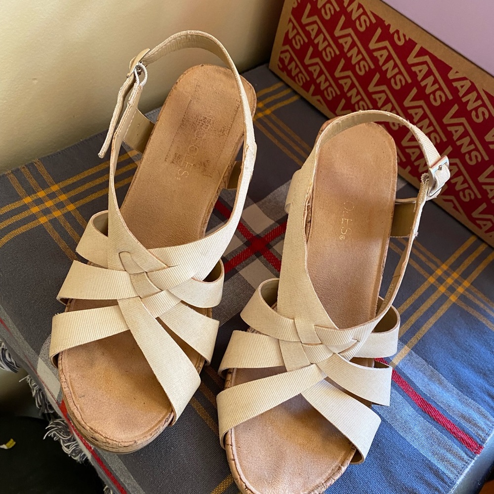 Cream wedges